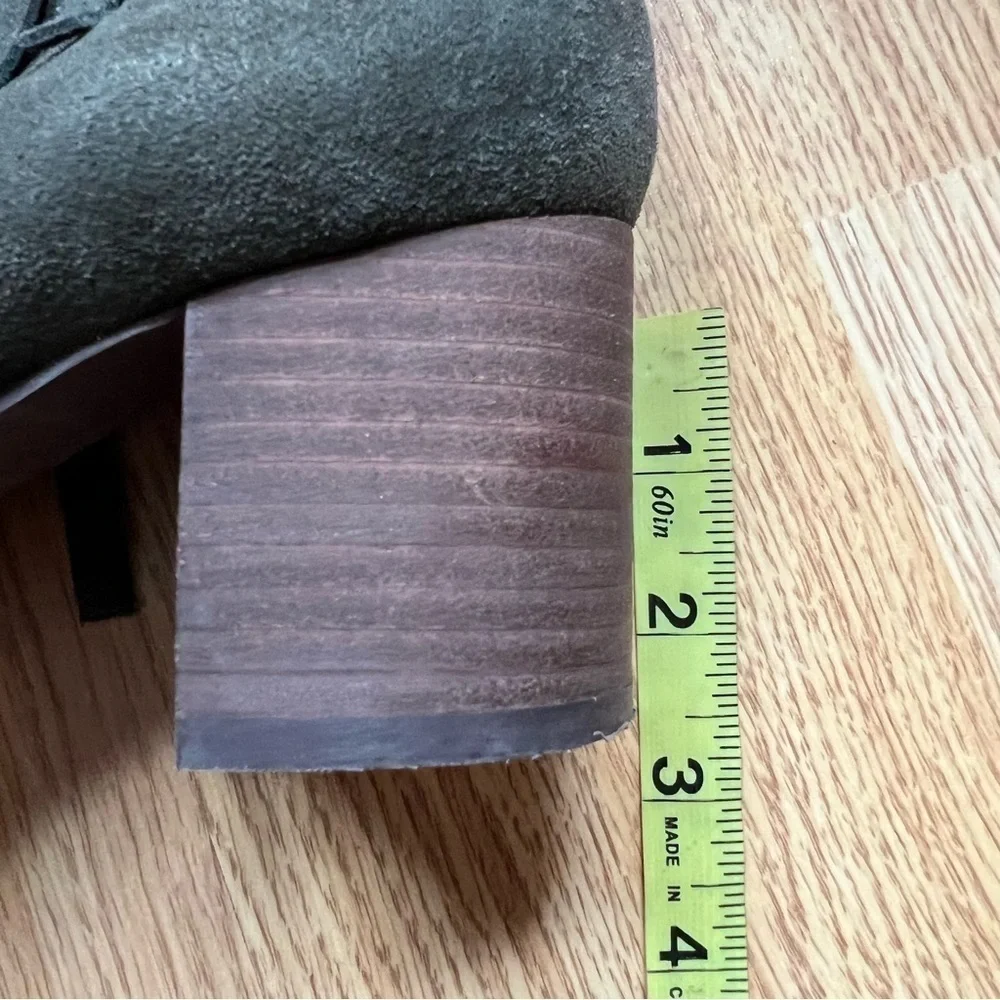 Violet & Red Jenna Suede Ankle Booties Olive Green Size 7.5 Stacked Heel